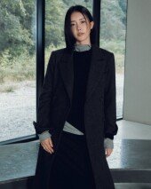 46세 채정안, 이 정도면 뱀파이어 아닐까? [화보]