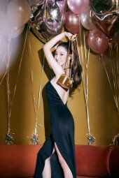 ‘재력가 결별’ 박민영, 홀로 홀리데이…‘차도녀’ 미소 [화보]