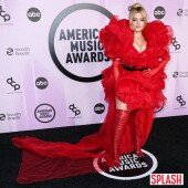 비비 렉사, 화려한 장미꽃 한 송이 그 자체 [포토화보]