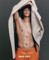 황희찬 상의 탈의…황소 매력 폭발 [화보]