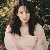 뉴진스상이네…신민아, ♥김우빈이 반한 ‘여신 미모’ [화보]