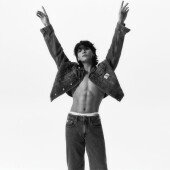 방탄소년단 정국, 선명한 복근…폭발하는 남성미 [화보]