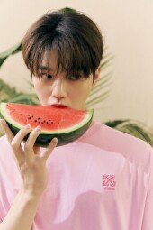 송강, 휴양지 패션…아이돌 느낌 물씬~ [화보]