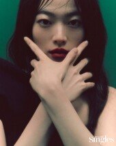 천우희, 여기저기 구멍 난 밀착 드레스 ‘이로운 고혹美’ [화보]