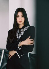 송혜교, 비주얼도 분위기도 ‘대상 클래스’ [화보]