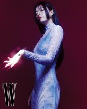 한효주, 초밀착 드레스 자태…몽환+신비 무드 [화보]