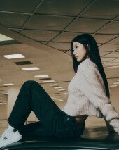 르세라핌 카즈하, 차 위에서 뭐해…시크미 장착 [화보]