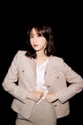 이지아, 더욱 날렵해진 이목구비…도회적인 분위기 [화보]