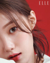 이성경, 최소한의 메이크업에도 ‘빛나는 피부’ [화보]