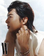 차은우, 근육질 몸매 드러내고 남성美 폭발 [화보]