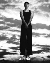 황희찬, 배우 느낌 물씬…복근 CG인 줄 [화보]