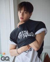 송강, 스포티한 매력에 소년미 추가요 [화보]