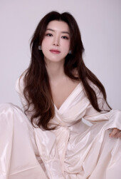 박한별, 새신부처럼…우아한 웨딩 화보