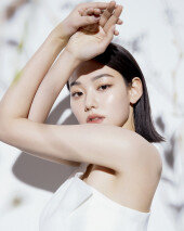 강미나, 청초한 매력으로 ‘남심올킬’ [화보]