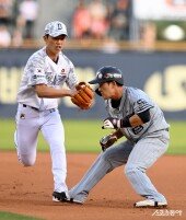 전민재 ‘못 피해’