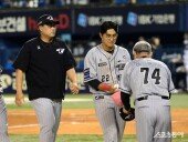 채은성 ‘감독님 900승 축하드립니다’