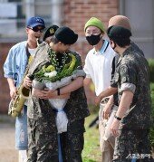 진 전역에 모인 BTS