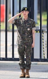 BTS 진, ‘전역을 신고합니다!’