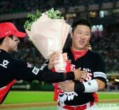 기록의 사나이 최형우, 환한 미소 가득!