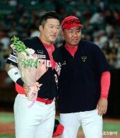 최다루타 최형우, 이범호 감독의 축하