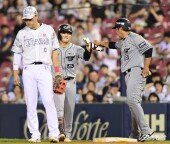 문현빈, 스퀴즈번트 성공은 짜릿해