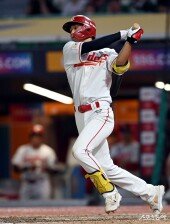 4안타 박지환, 신인의 패기