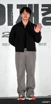 여진구 ‘여객기를 납치한다’