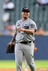 산체스, 깔끔한 시작에 덩실덩실