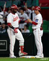 에레디아, 역전 적시타 성공!