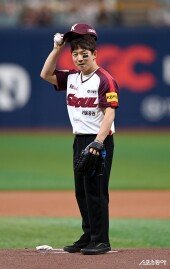 한경록 ‘시구 영광입니다’