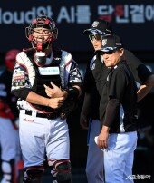 장성우, 부상으로 교체