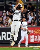 플라이 아웃 강백호 ‘아쉬움에 펄쩍~’