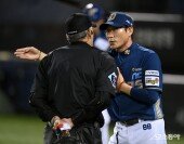 강인권 감독 ‘판정이 바뀌어요’