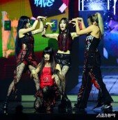 뜨거운 무대 하이키 ‘뜨거워지자~’