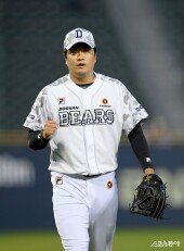 이영하 ‘병살로 이닝 마무리’