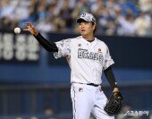 이영하 ‘폭투로 실점’