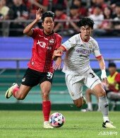 강주혁-최성민, 치열한 볼 다툼!