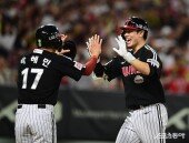 홍창기, 떠나지 않는 웃음