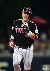 박동원, 동점 투런포에 새오나오는 미소