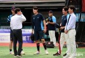 전준호 해설위원 ‘롯데 후배들과 유쾌한 만남~’