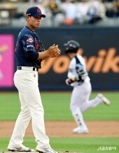 김진욱, 1회부터 홈런 허용