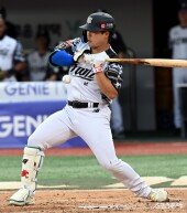 강백호, 몸에 맞는볼? 타격?