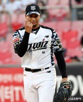 쿠에바스, 병살플레이 좋았어~