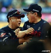 김태형 감독, 나 말리지마~