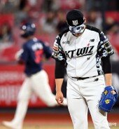 동점포 허용하고 고개숙인 박영현