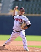 LG 이지강, 역투