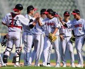 LG, DH 1차전 7-2로 승리하며 연패도 끝