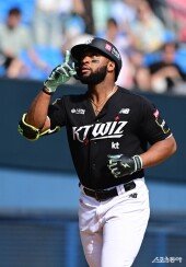 로하스, 1점 만회하는 솔로포