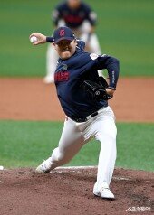 역투하는 한현희