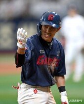 황성빈 ‘환호하세요’